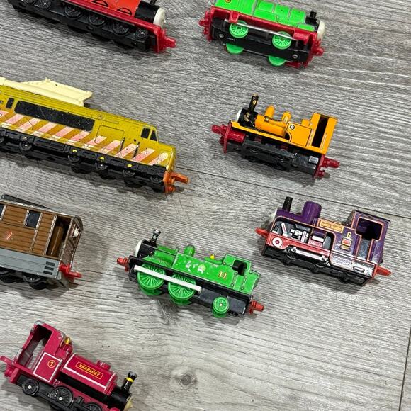 Vintage Thomas the train 1960’s-2000’s Lot of 16 trains - Picture 3 of 6